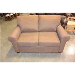 NEW HOME ELEGANCE MODDERN BROWN FABRIC PILLOW BACK LOVESEAT RETAIL $899