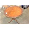 Image 2 : ANTIQUE BURLED WALNUT CARVED EDGE ROUND PARLOR TABLE