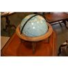 Image 2 : TABLE TOP WORLD GLOBE