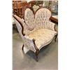 Image 2 : ANTIQUE CAMEO BACK BUTTON BACK PARLOR SETTEE