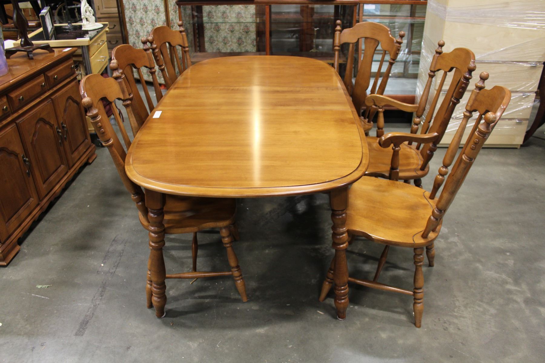 MAPLE DINING TABLE WITH 2 LEAFS AND SIX CHAIRS maple-dining-table-with-2-leafs-and-six-chairs