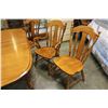 Image 2 : MAPLE DINING TABLE WITH 2 LEAFS AND SIX CHAIRS