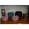 Image 1 : LOT OF ASSORTED PLANT POTS AND GLASS VASE