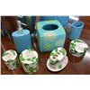 Image 2 : 2 STAINLESS GARABGE BINS, DECORATIVE BLUE AND FLORAL BATHROOM VANITY ITEMS