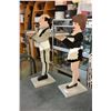 Image 1 : HIS AND HER BUTLERS