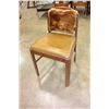 Image 2 : VINTAGE CHAIR AND FOLDING SERVING TRAY