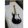 Image 1 : CENTARI ELECTRIC GUITAR AND FENDER 15G GUITAR AMP