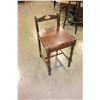 Image 2 : HORSE COLLAR AND SMALL CHAIR