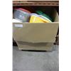 Image 2 : LARGE BOX OF TUPPERWARE AND STORAGE CONTAINERS