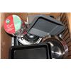 Image 2 : BOX OF METAL BAKEWARE