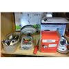 Image 2 : LOT OF SECURITY CAMERAS, PADLOCKS, WII FIT BOARD ETC