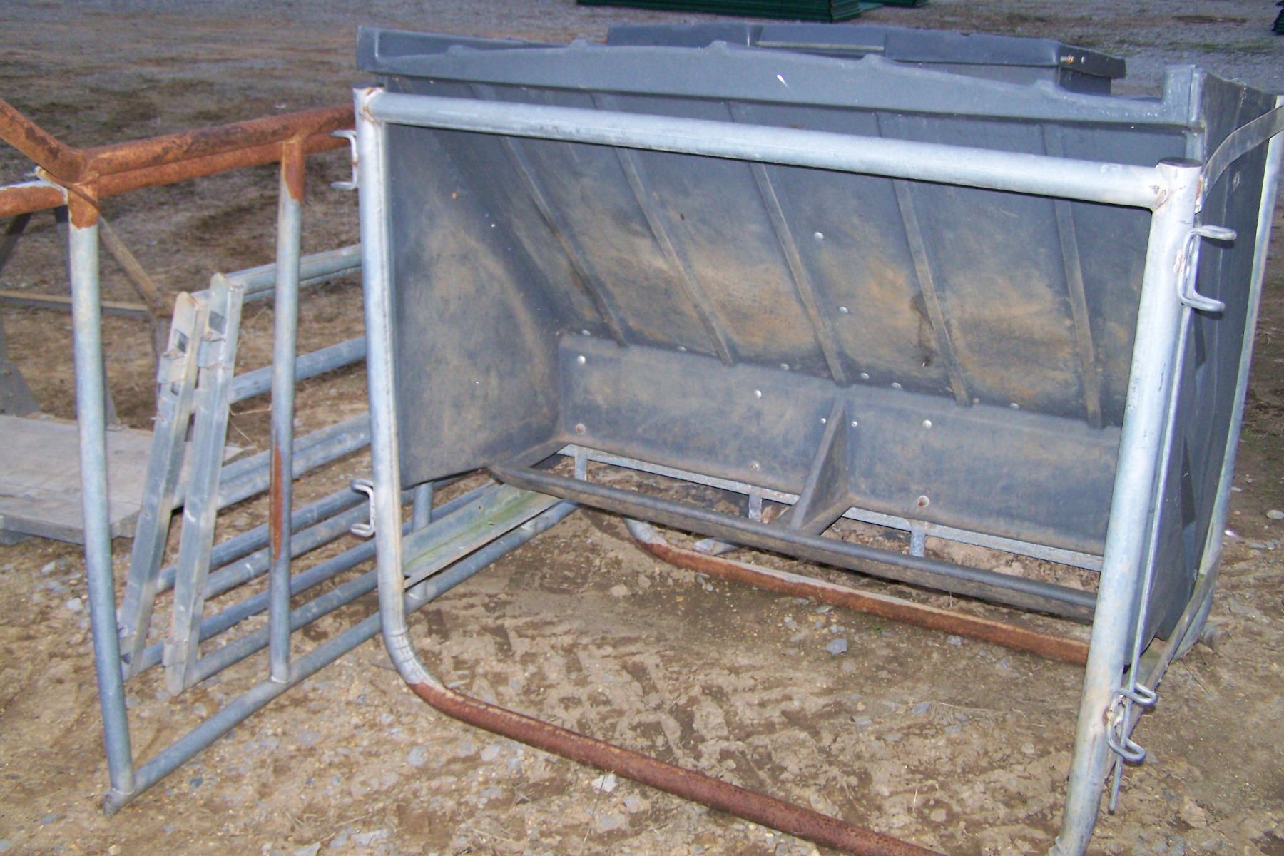 Behlen Country Creep Feeder