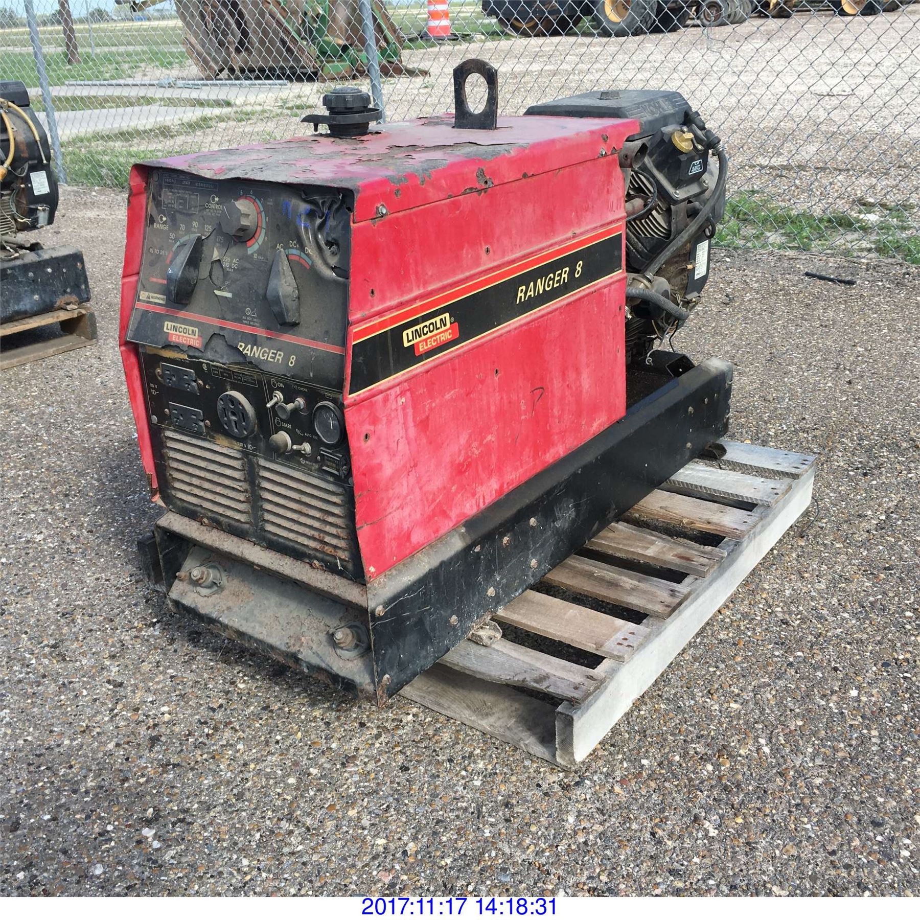 LINCOLN RANGER 8 WELDER