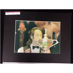RONNIE O'SULLIVAN AUTOGRAPHED 8" X 10" PHOTO (BILLIARDS PLAYER)