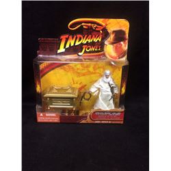 Indiana Jones with Ark of the Covenant 3.75" raiders of the lost Hasbro (IN BOX)