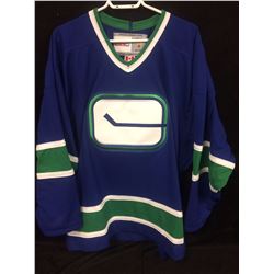 VANCOUVER CANUCKS HOCKEY JERSEY (CCM) VINTAGE HOCKEY