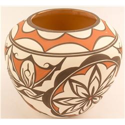 Olla Pot by Priscilla Peynesta