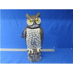 18" tall owl with rotating head