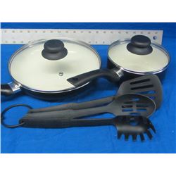 New fry pan and pot with lids