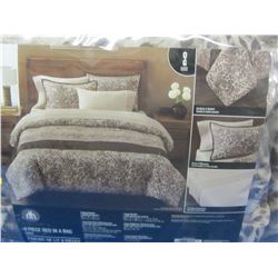 New Hometrends Queen 8 piece