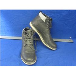 New mens 9.5 leather high top