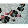 Image 2 : NECKLACE - FLOATING GEMSTONES - FLOWERS