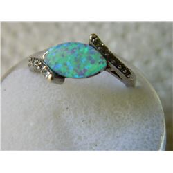 RING - 925 STERLING SILVER - HYPNAUTIC OPAL & 10 CLEAR STONES
