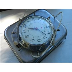 VINTAGE WALL CLOCK - SHIP WHEEL DESIGN - ELECTRIC