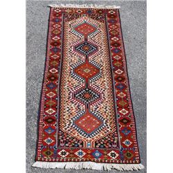 DIAMOND SHAPED MEDALLION WARM LOOK TRIBA YALAMEH RUNNER