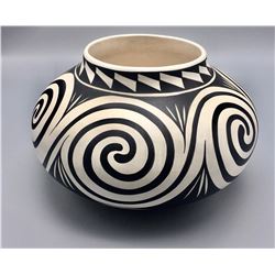 Navajo Pot - Mary Saxon