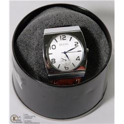 BROWN LEATHER SQUARE MENS WATCH.