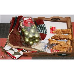 LARGE FLAT W/5 NEW DECORATIVE