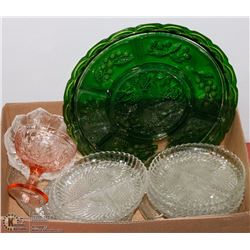 BOX OF VINTAGE ESTATE GLASSWARE