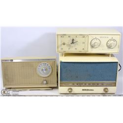 FLAT WITH 3 VINTAGE RADIOS INCL RCA  VICTOR,