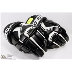 CCM 15" LARGE HOCKEY GLOVES.