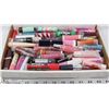 Image 1 : FLAT OF ASSORTED LIP STICKS AND GLOSSES