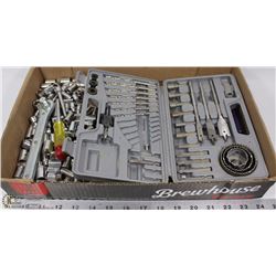 ESTATE FLAT OF SOCKETS, WOOD BITS, HOLE SAW KIT