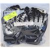 Image 1 : 6 PACK OF YOUTH/ADULT HALLOWEEN SAFETY GLOVES