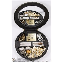 BLACK SHELL SHAPED MUSICAL JEWELRY BOX WITH