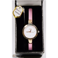 KEZZIE WATCH WITH PINK STRAP.