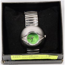 'EYE' STYLE STAINLESS WATCH WITH METAL BAND.