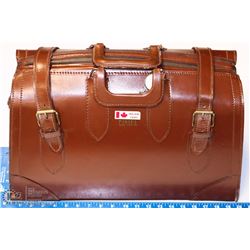 VINTAGE SATCHEL WITH LOCK AND KEY.