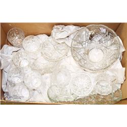 BOX FULL OF CHRISTMAS ITEMS INCL. WOOD