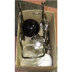 BOX OF HOUSEHOLD ITEMS