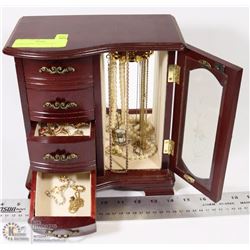 ESTATE JEWELLERY BOX AND CONTENTS.