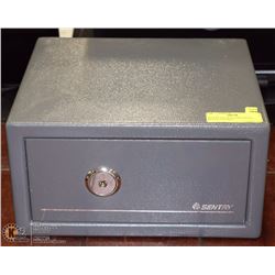SENTRY SECURITY SAFE WITH 2 KEYS 6.5"X11"X12"
