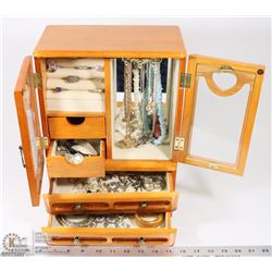 ESTATE JEWELLERY BOX WITH CONTENTS