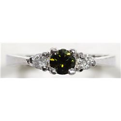 29) 14K WHITE GOLD GREEN AND WHITE DIAMOND RING