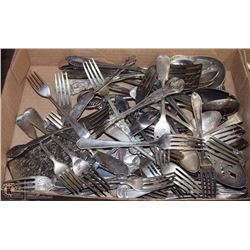 FLAT OF VINTAGE/ANTIQUE SILVERWARE