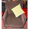 Image 1 : BROWN FABRIC ARMCHAIR WITH THROW CUSHION